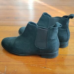 TOMS Suede Chelsea Booties Size 6W